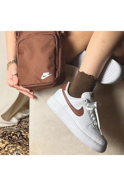 Nike Pantofi sport albi Air Force 1 '07 NN (Potrivire slim)