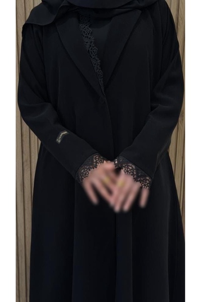 Rosana عباية المها, عباية بقصة ولمسات هادئة بتصميم فاخر