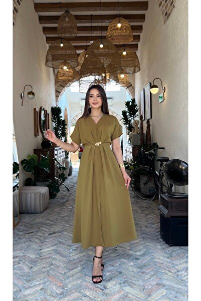 By Hanife Beyazateş KADIN ÖNÜ GOLD TOKA DETAYLI YIRTMAÇLI MİDİ ELBİSE