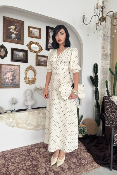 Caddebostan Moda فستان منقط بياقة على شكل حرف V وأكمام بالون متوسطة الطول مع ...