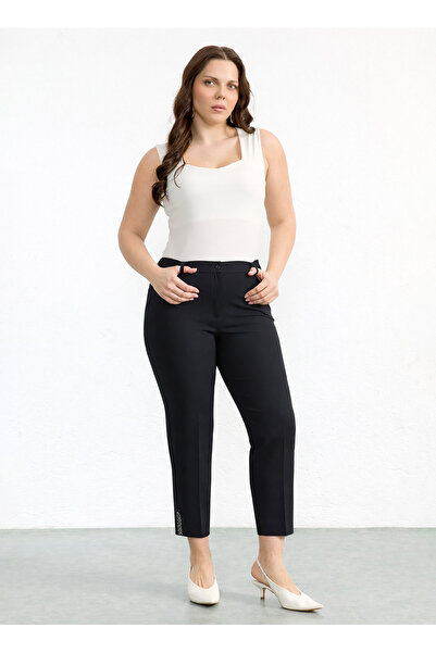 Selen Siyah Kadın Normal Fit Taşlı Pantolon 26YSL5567