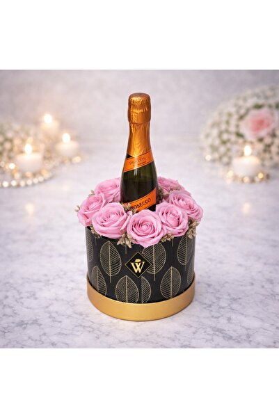 velve Golden Pink Gift, Aranjament floral in cutie rotunda trandafiri de sapu...