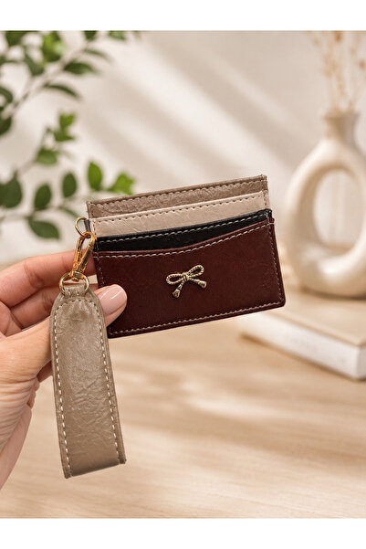Sellini Women's Card Holder with Keychain and Bow Detail