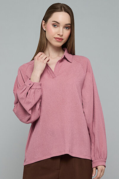 R&B Textured Knit Shirt with Spread Collar and Long Sleeves