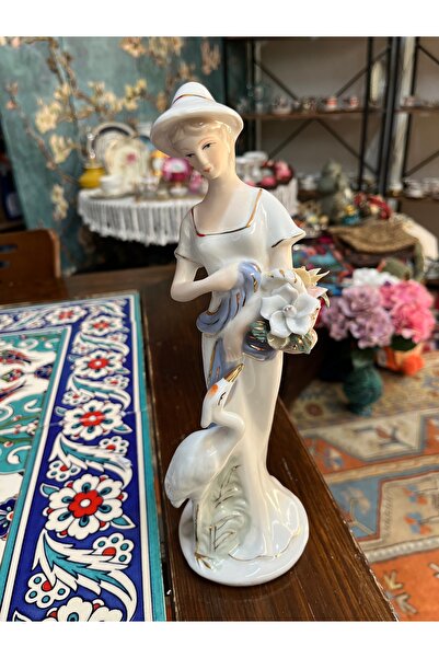 Vintage Premium Porselen Kadın ve Kuğu Figürlü Biblo - Altın Yaldız Detaylı N...