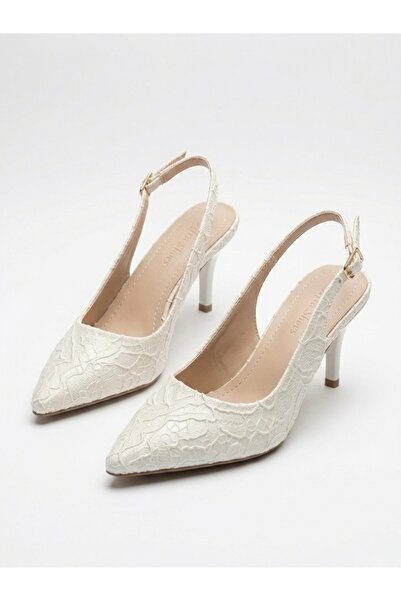 afra shoes حذاء سيدي أبيض من الجلد اللامع مع تفاصيل من الدانتيل وكعب عالٍ