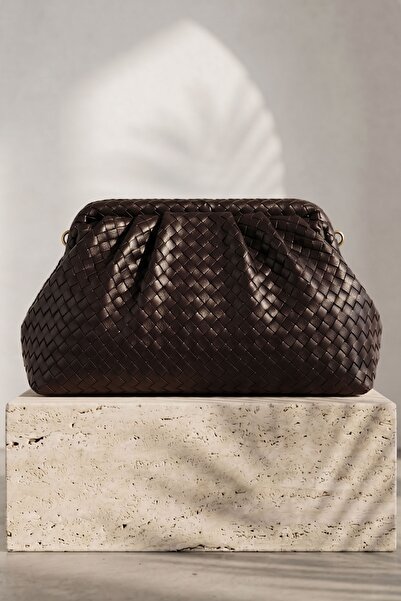 InStyle Geantă clutch maro închis, cu model tricotat și textură