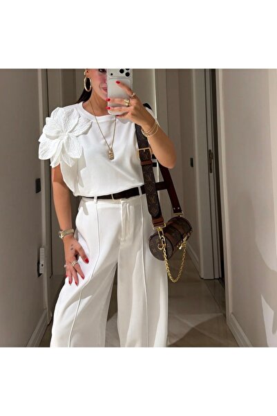 Butik Beyaz Yaka Çiçek Detaylı Kolsuz Tişört