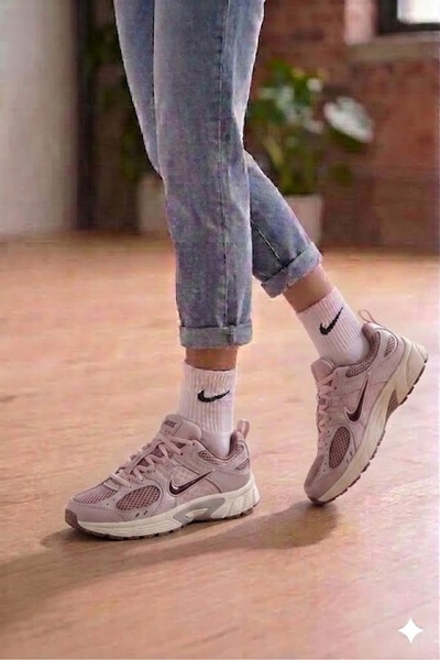 Nike V5 RNR Kız Çocuk Spor Ayakkabısı KOLAY GIYILIR LASTIK BAĞICIKLI (SPORTİKS) DAR KALIP 1 BEDEN BÜYÜK ALINIZ ...