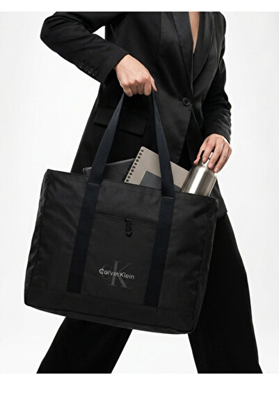 Calvin Klein حقيبة BOLD EW TOTE للرجال ذات الحجم الداخلي الواسع والأنيقة والع...