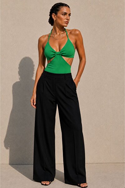 KİM Kİ O Women's Ribbed Halter Neck Crop Top with Cut Out Detail and Tie-Up