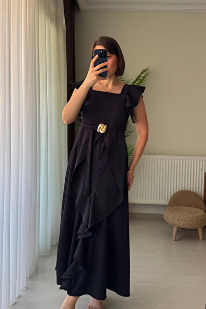 Kubos Moda فستان أسود طويل بتفاصيل كشكشة وياقة مربعة وحزام
