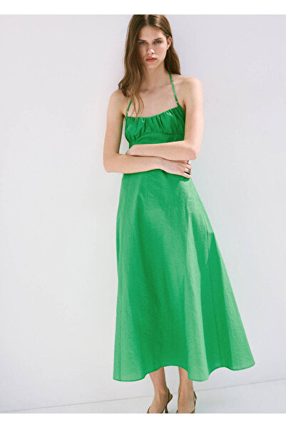 MANGO Woman Büzgülü halter elbise