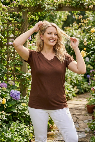 Temporium Women's Plus Size V-Neck Basic Viscose T-Shirt