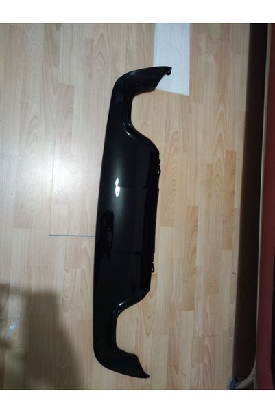 BMW Extensie difuzor bară spate compatibilă cu Seria 5 E60 E61, negru lucios, montaj plug and play.