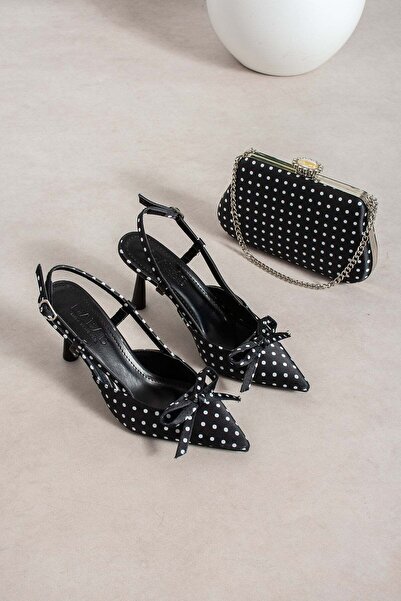 dabab shoes حذاء POLKIA منقوش بنقاط من الساتان الأسود مع تفاصيل فيونكة وطرف م...