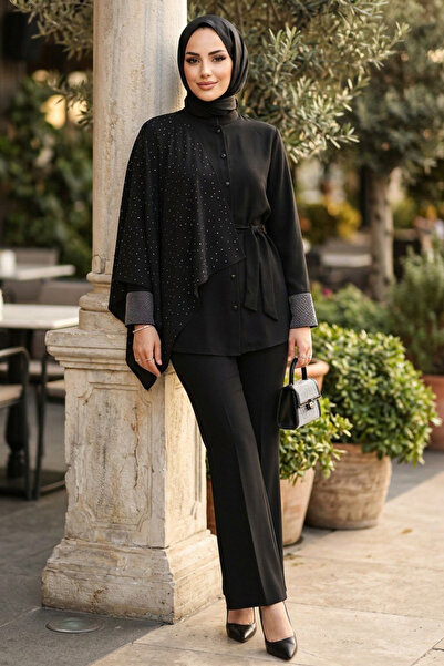 Neva Style Set negru din două piese cu pelerină brodată cu pietre crepate 95729S