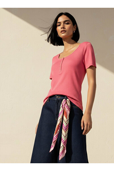 FAV T-shirt with Ribbed Texture