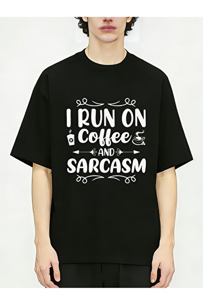 12 HERTZ تي شيرت قطني للرجال بطباعة "I Run On Coffee & Sarcasm"، قميص مضحك بف...
