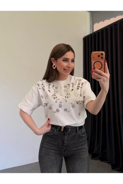 Çiçek Desenli Boncuklu T-Shirt