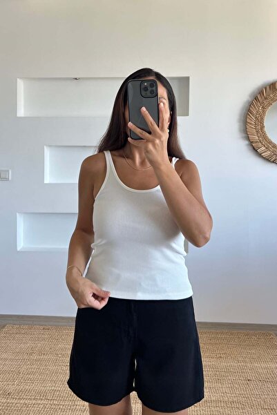butikhola قميص رياضي أبيض بياقة على شكل حرف U وحزام