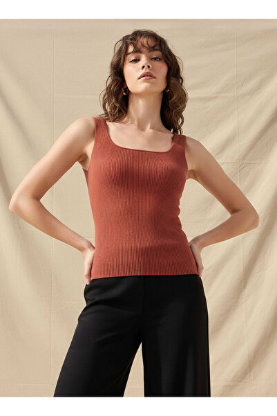 FAV WIDE STRAP FITTED KNIT TANK TOP