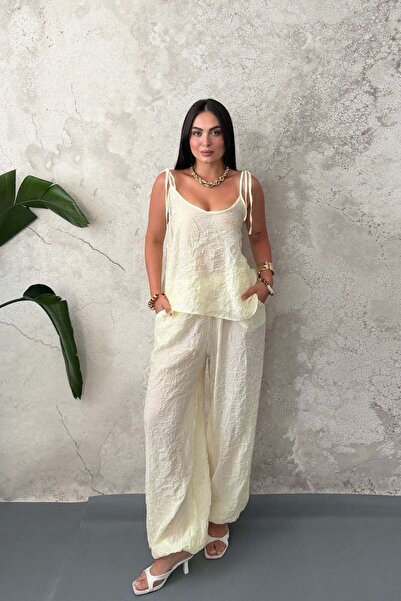 Elbee Fashion Woman طقم بلوزة وبنطلون أصفر برباط حول الرقبة