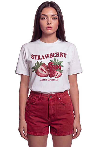 Color Luxe تي شيرت نسائي من Strawberry Active Lifestyle مطبوع عليه الفراولة ب...