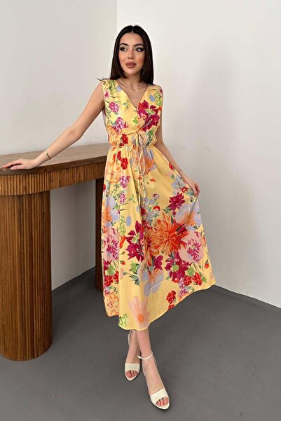 Clothes Fast فستان نسائي متوسط الطول بتصميم زهري أصفر وياقة على شكل V وحزام ع...