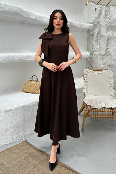 Clothes Fast فستان نسائي بني بدون أكمام وياقة دائرية وجيوب على الكتف وجيوب جا...