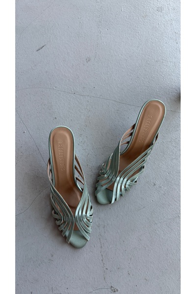 Eataly Shoes نعال بكعب رفيع من الساتان باللون الفيروزي