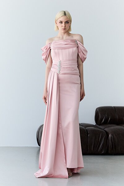 Serica Moda Μακρύ βραδινό φόρεμα με λαιμόκοψη σε σχήμα πεντάλφα, κεντημένο με...