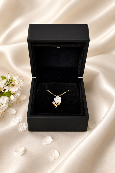 Silvanya Jewelry Işıklı Kutusunda 925 Ayar Gümüş Sedefli Manolya Kadın Kolye