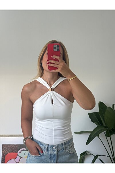 Butik BEYAZ GOLD TOKA DETAYLI BLUZ