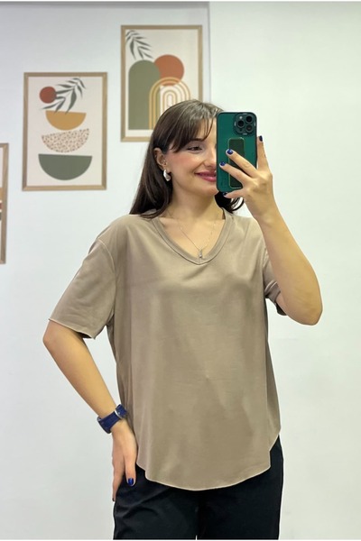 bydenizcollection Tricou din țesătură modală cu decolteu în V și decupaj la t...
