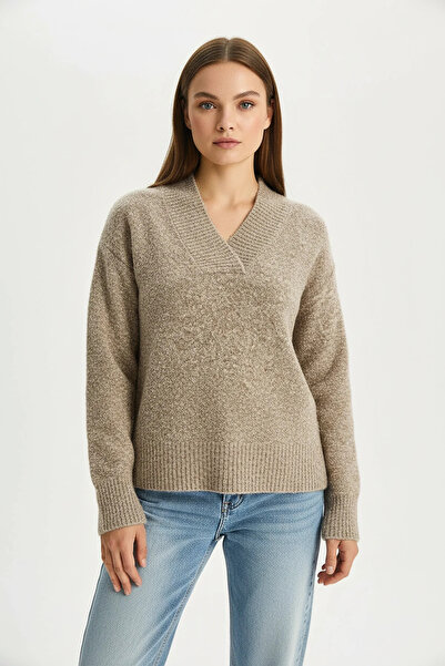 Efnaz style Women's Special Textured Boucle Knitwear V-Neck Beige Sweater