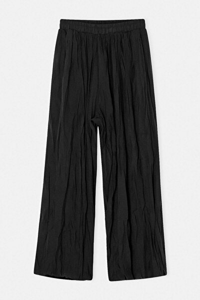Drop by TrendyolMilla Crne udobne hlače sa elastičnom podstavom TDRSS26PL00043