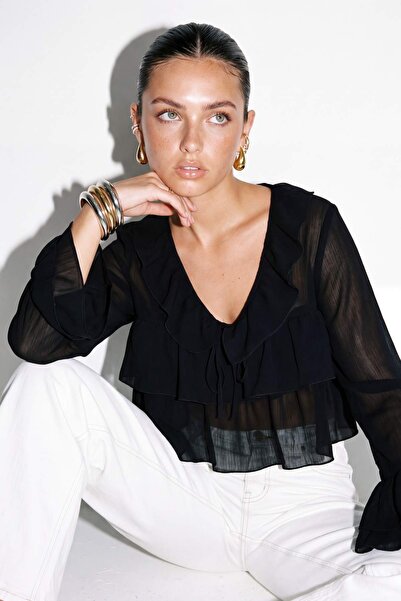 Drop by TrendyolMilla Crna prozirna bluza sa širokim ovratnikom i volanima TD...