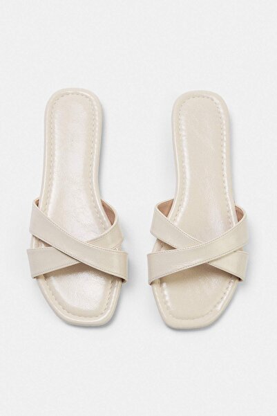 TRENDYOL SHOES Κρεμ Γυναικείες Παντόφλες TAKSS26TE00030