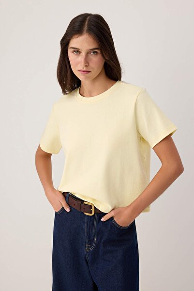 Trendyol Collection تي شيرت محبوك ذو أكمام قياسية وياقة دائرية عادية باللون ا...