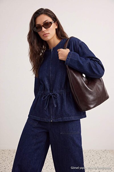 Trendyol Kollektion Dunkelblaue Jeansjacke mit Rundhalsausschnitt und gerafft...