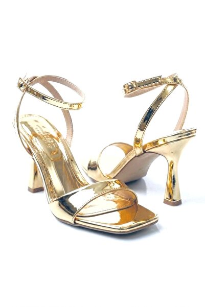 simplicity Χρυσά παπούτσια βραδινής εσθήτας με μονό λουράκι και τακούνι σε σχ...