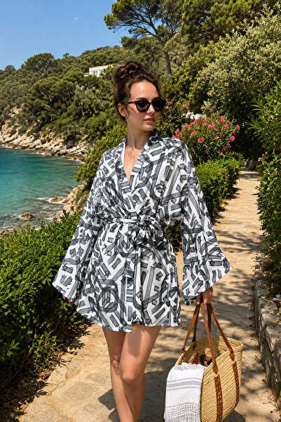 Bolder Naomi Black Geometric Pattern Kimono