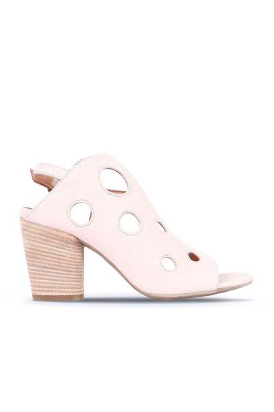 Bueno Shoes صندل نسائي بكعب من الجلد البودرة 01wl3704