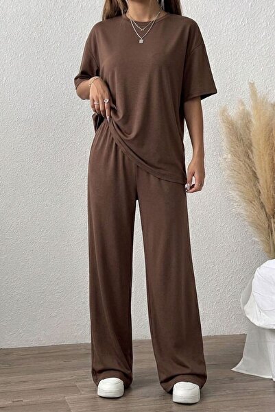 Mood Lab Women's 2-Piece Comfortable Cut T-Shirt Wide Leg Elastic Knitted Pants