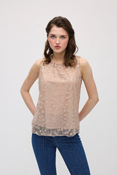 Gusto Lace Athlete Blouse - Beige