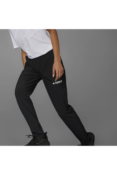adidas Kadın Koşu ve Antreman Pantolonu W MT ESS PANTS JP0806