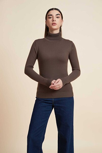 Yola Long Solid Blouse with High Neck