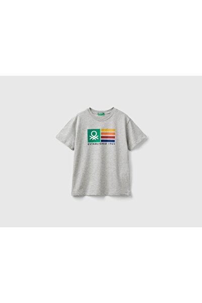 United Colors of Benetton تي شيرت للأولاد بأكمام قصيرة وشعار ملون