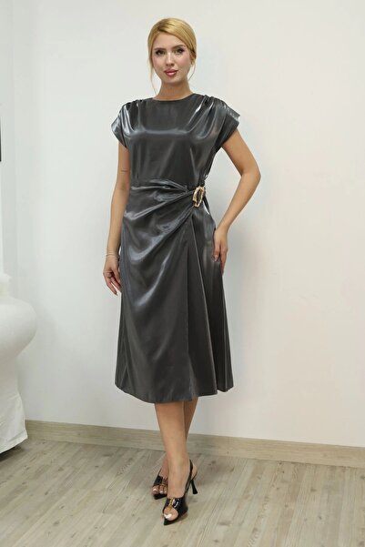 lodmela Toka ve Drape Detaylı Soft Saten Midi Elbise 6042-Antrasit